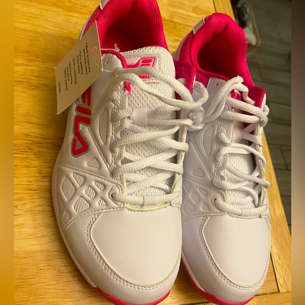 Fila Women's White and Pink Sneakers